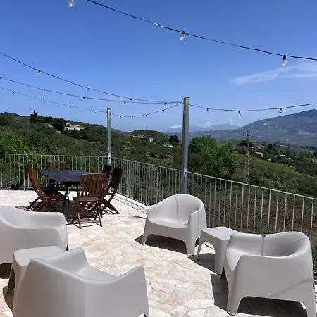 Rossosciri Villa *