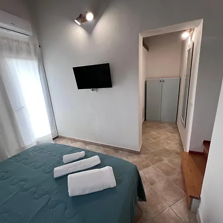 Rossosciri Villa *